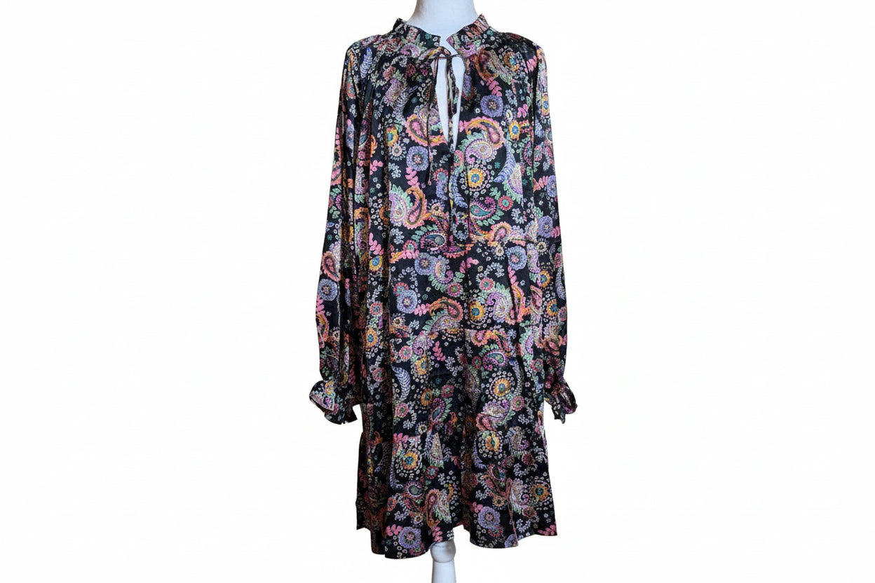 Fate curve paisley dress